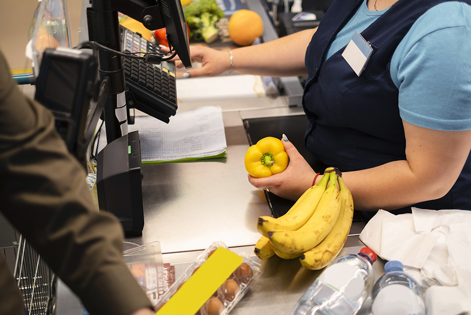 passage en caisse au supermarché pour payer en titres restraurant 